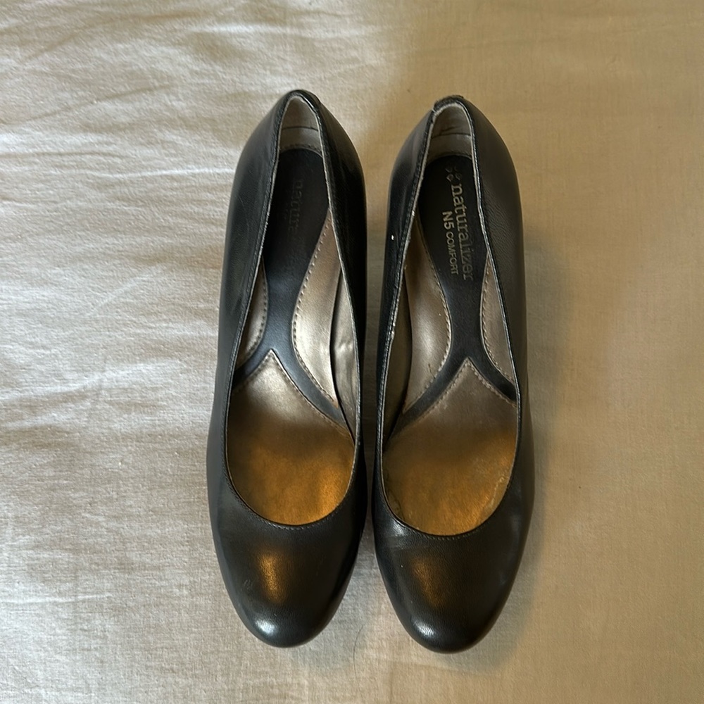 Black Naturalizer Comfort Pumps